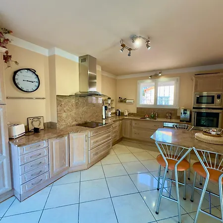 Horizons-spacious & Calm-air Conditioning-pool-5 Bedrooms-sudsejourconciergerie *