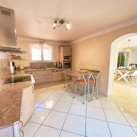 Horizons-spacious & Calm-air Conditioning-pool-5 Bedrooms-sudsejourconciergerie فيلة